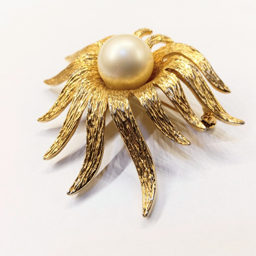 Vintage Stunning TARA Starburst Brooch with Faux Pearl Pierced Earrings